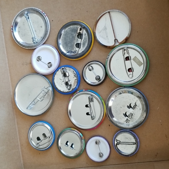 14 BUTTONS PINS - Picture 4 of 4